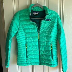 Patagonia women’s Small down jacket mint green